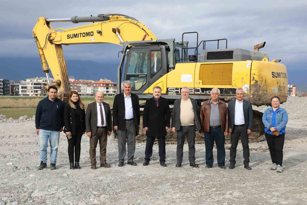BALIKESİR’İN EDREMİT İLÇESİNDE KAYMAKAM AHMET ODABAŞ VE BELEDİYE BAŞKANI MEHMET ERTAŞ, YAPIMI...