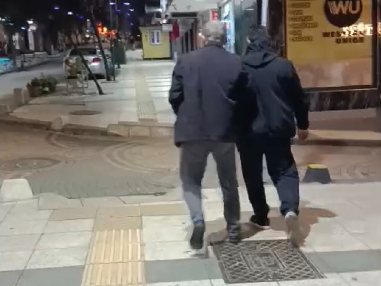 BANDIRMA’DA GENÇ KADINA SOKAK ORTASINDA TACİZ İDDİASI.. ŞÜPHELİ GÖZALTINA ALINDI