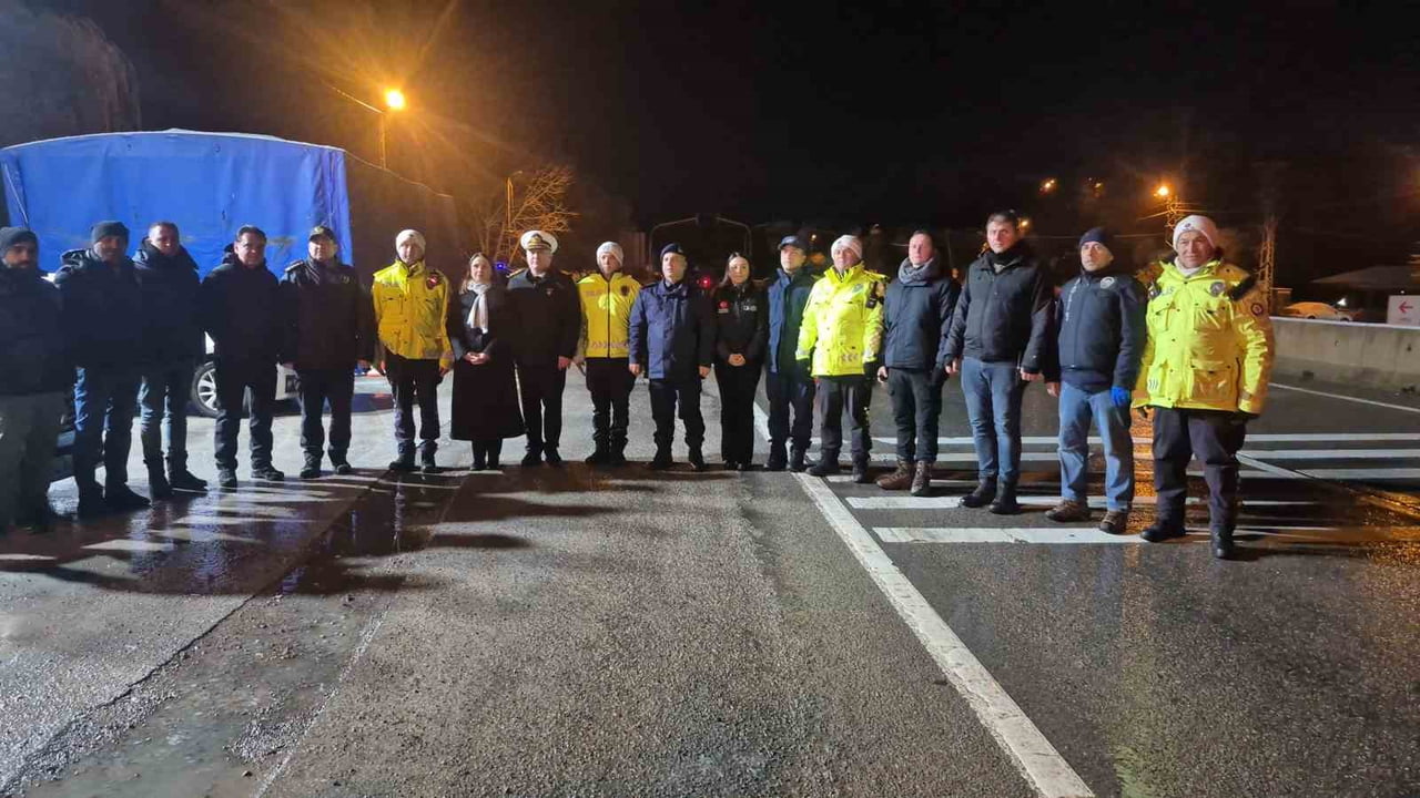 BARTIN VALİSİ NURTAÇ ARSLAN, 2025 YILININ BİTİMİNE SAATLER KALA POLİS UYGULAMASINA KATILDI....