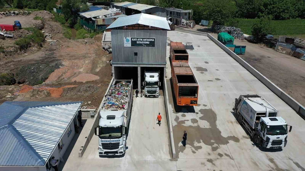 BAŞİSKELE BELEDİYESİ, EVSEL ATIK TOPLAMA HİZMETLERİNDE GERÇEKLEŞTİRDİĞİ ROTA OPTİMİZASYONU...