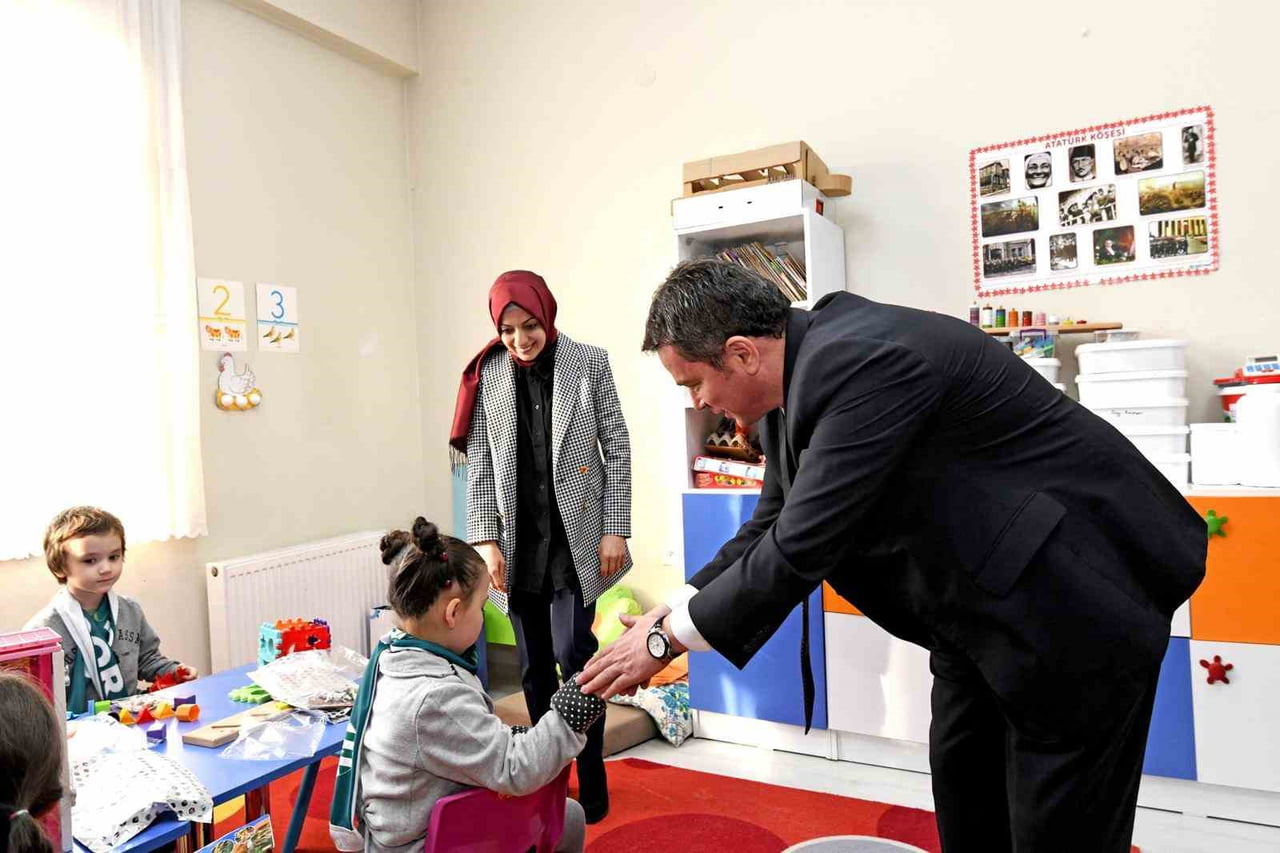 BAŞKAN AYDIN, ÖZEL GEREKSİNİMLİ ÇOCUKLARIN KARNE SEVİNCİNİ PAYLAŞTI  GÖKÇİN...