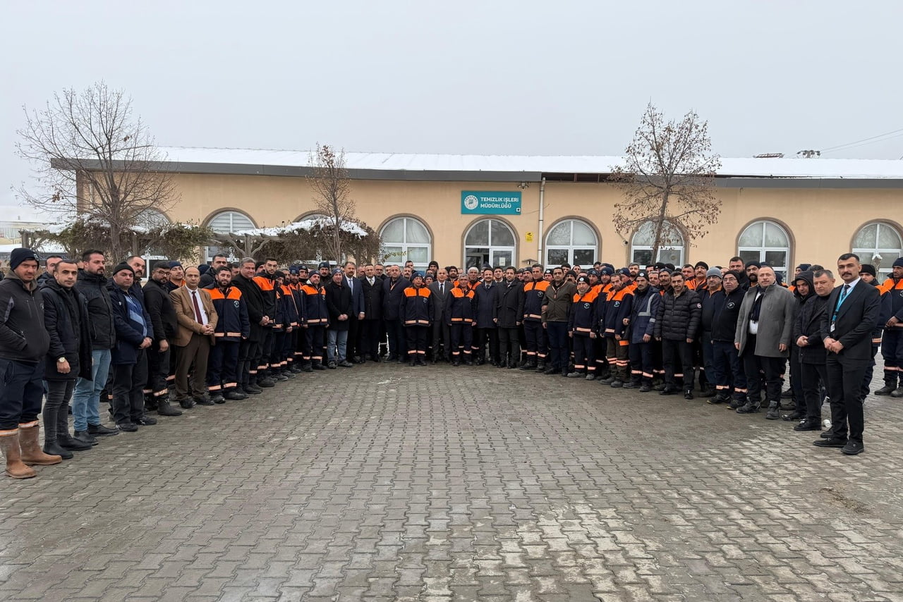 BAŞKAN GEÇİT’TEN SAHADA GÖREV YAPAN PERSONELLERE MORAL ZİYARETİ