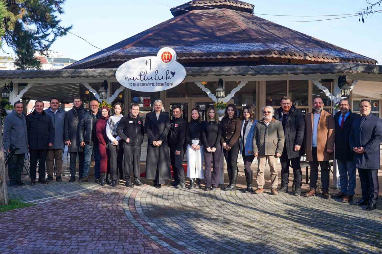 BAŞKAN SUBAŞI KENTTE ÇÖP KONTEYNIRLARIN ESKİ OLMASINDAN DERT YANDI