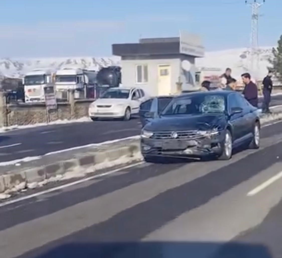 BATMAN'DA YOLUN KARŞISINA GEÇMEYE ÇALIŞAN YAYA, OTOMOBİLİN ÇAPMASI SONUCU HAYATINI KAYBETTİ.