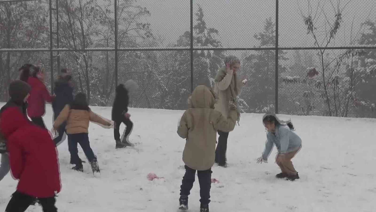 BATMAN'IN GERCÜŞ İLÇESİNDE ETKİLİ OLAN DONDURUCU SOĞUKLAR NEDENİYLE EĞİTİM-ÖĞRETİME 1 GÜN ARA...