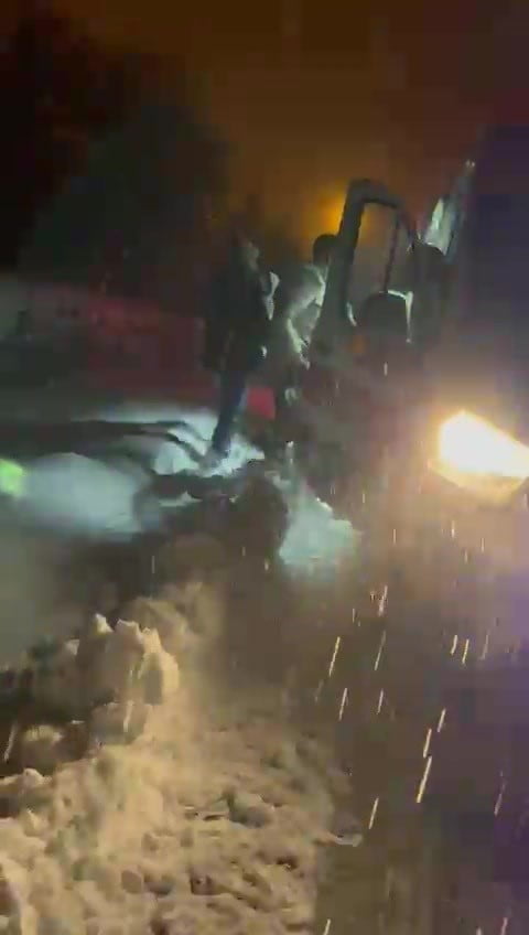 BATMAN'IN GERCÜŞ İLÇESİNDE YOĞUN KAR YAĞIŞI VE TİPİDE MAHSUR KALAN HASTALAR VE AMBULANSLAR İÇİN...