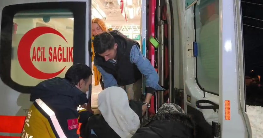 BATMAN'IN SASON İLÇESİNDE KAR YAĞIŞI NEDENİYLE YOLU KAPANAN KINALI KÖYÜ GİRESUR MEZRASINDA MAHSUR...