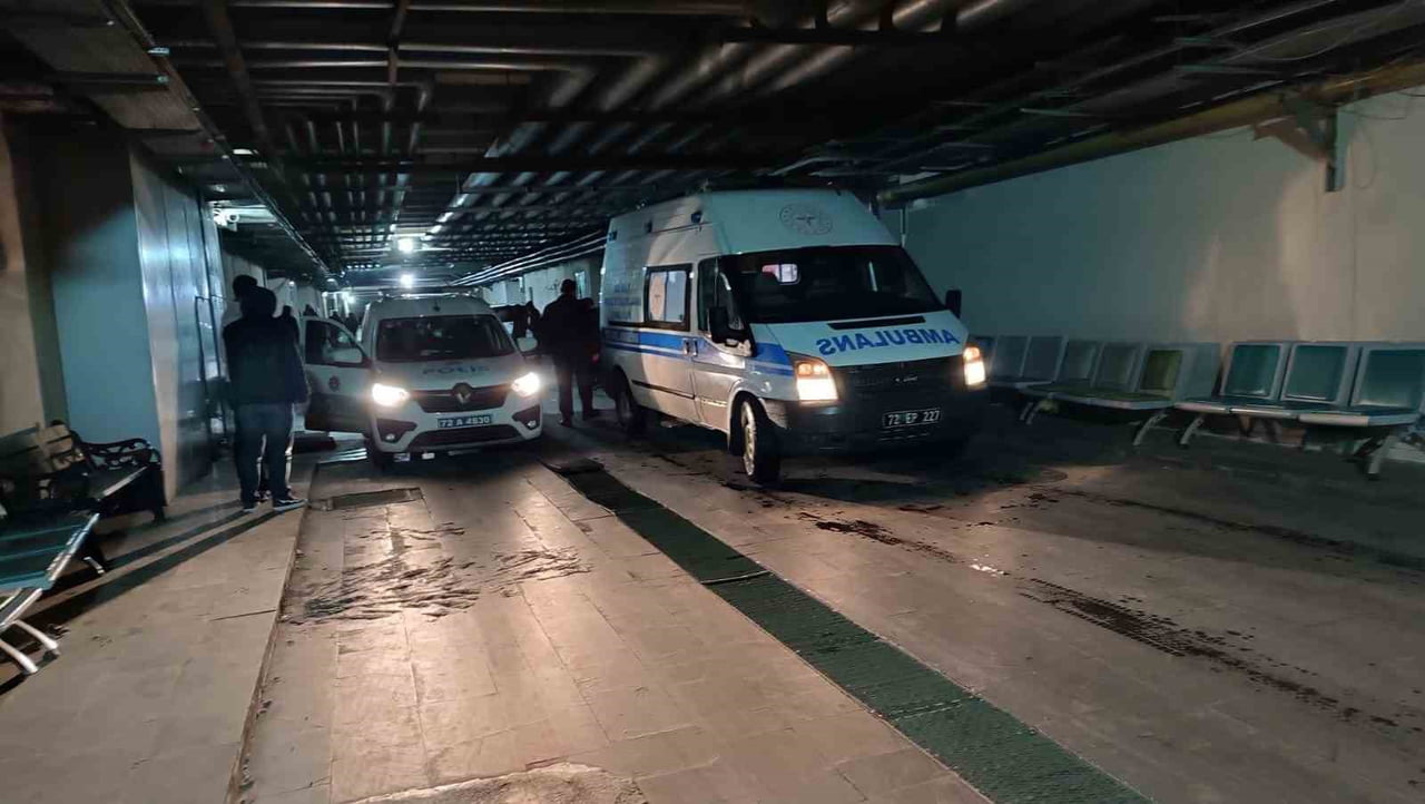 BATMAN’DA 4 KATLI BİR BİNANIN BALKONUNDAN DÜŞEN 22 YAŞINDAKİ GENÇ KADIN, HAYATINI...