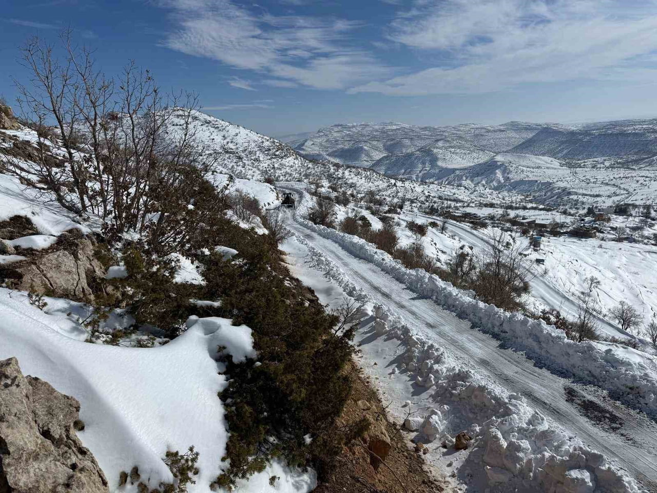 BATMAN’IN GERCÜŞ İLÇESİNDE GEÇTİĞİMİZ HAFTADAN BU YANA ETKİSİNİ SÜRDÜREN YOĞUN KAR YAĞIŞI VE TİPİ...