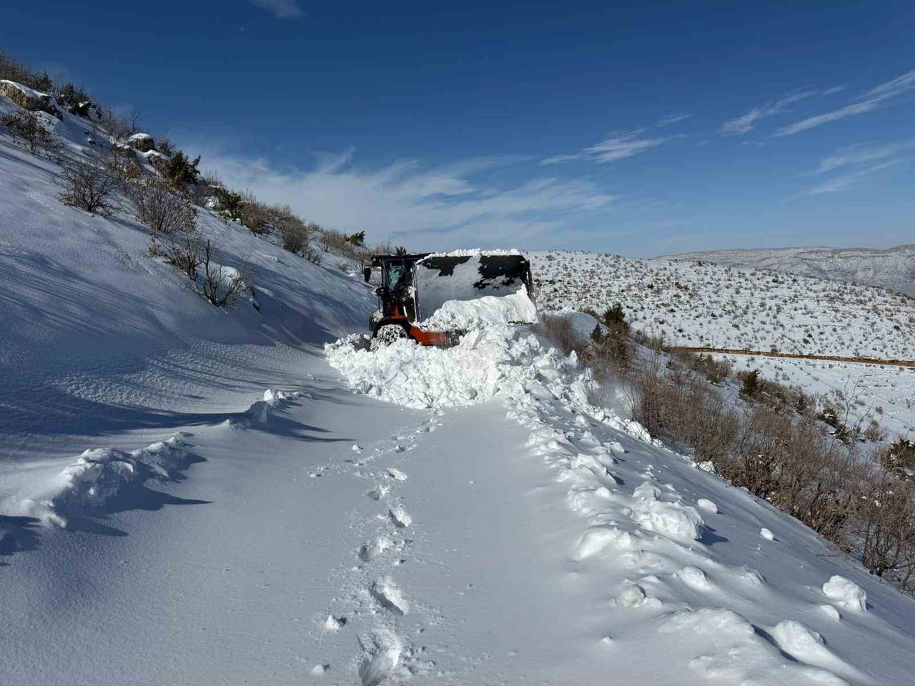 BATMAN’IN GERCÜŞ İLÇESİNDE GEÇTİĞİMİZ HAFTADAN BU YANA ETKİSİNİ SÜRDÜREN YOĞUN KAR YAĞIŞI VE TİPİ...
