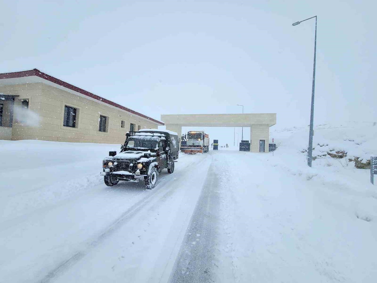 BAYBURT’TA KARLA MÜCADELE ÇALIŞMALARI ARALIKSIZ SÜRÜYOR