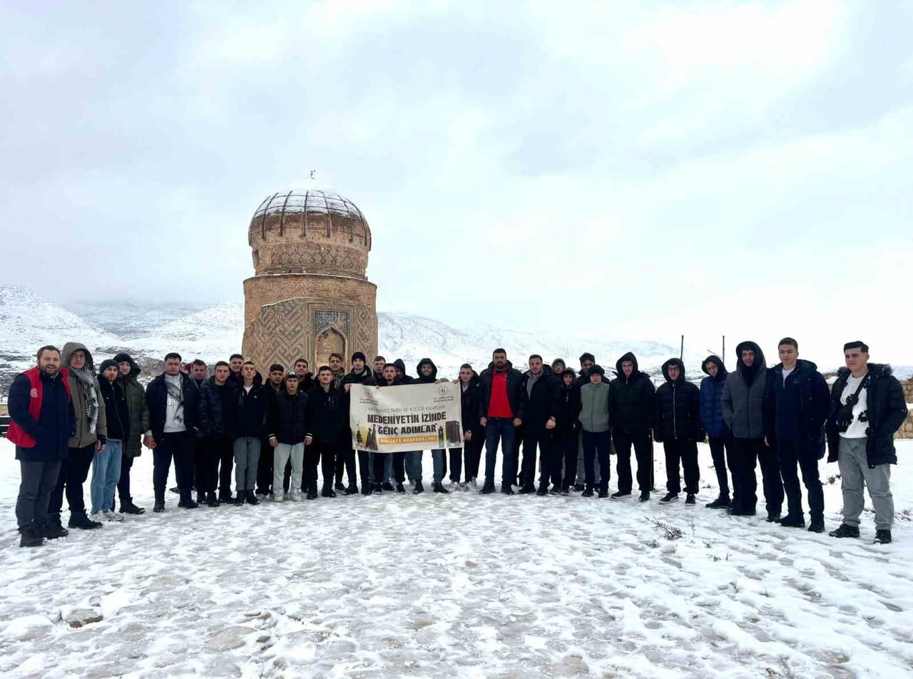 BAYBURTLU GENÇLER KÜLTÜR GEZİSİNİ TAMAMLADI