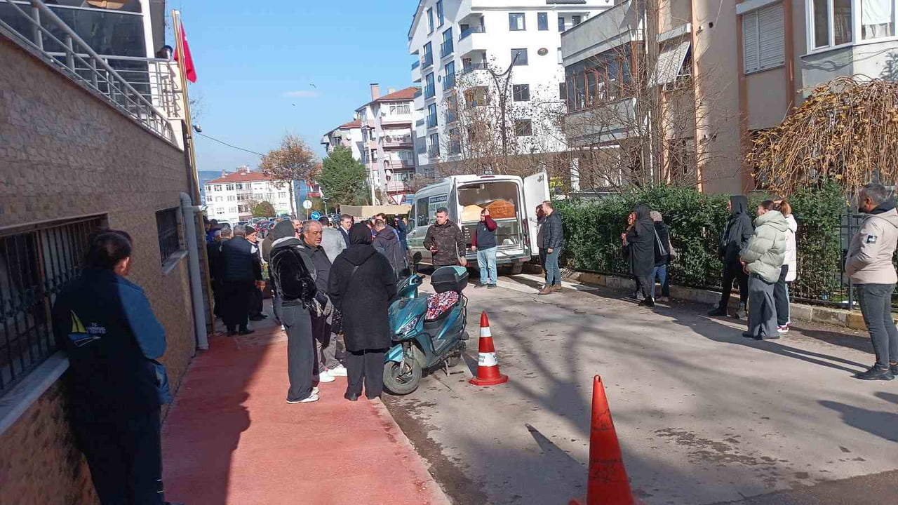 BELEDİYE İŞÇİSİ SON YOLCULUĞUNA UĞURLANDI.