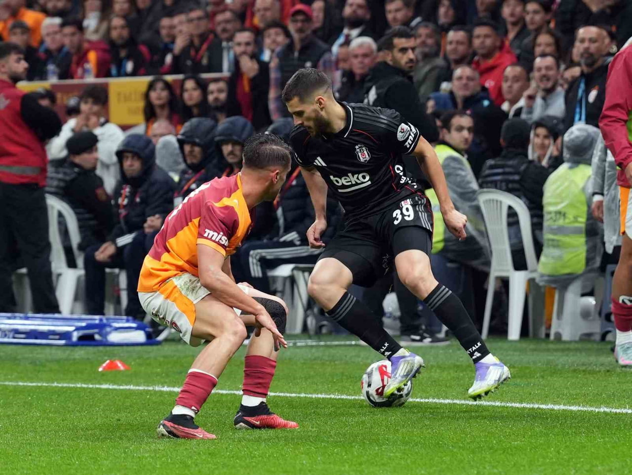 BEŞİKTAŞ, ÇEK FUTBOLCU DAVİD JURASEK İLE YOLLARINI AYIRDI.