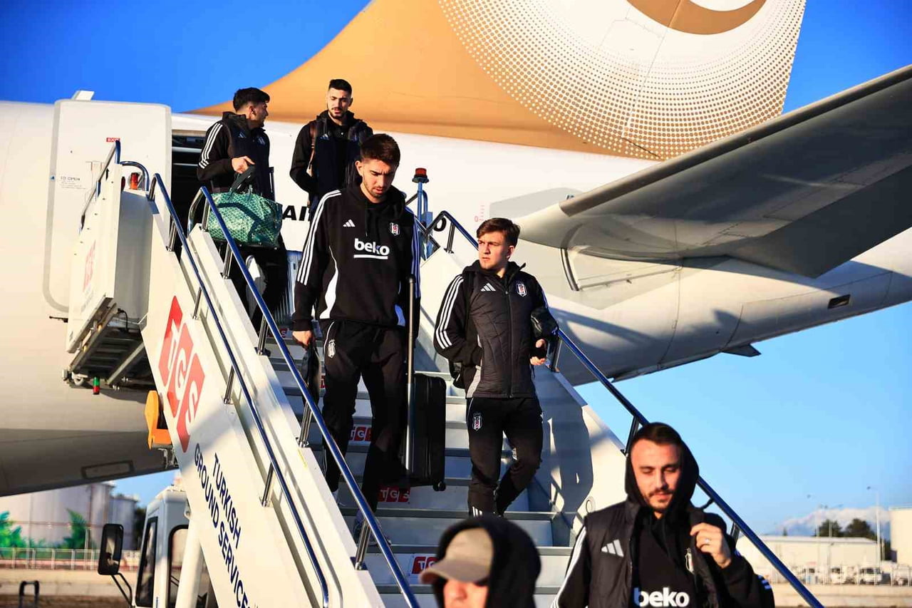 BEŞİKTAŞ, DEVRE ARASI HAZIRLIK KAMPI İÇİN ANTALYA'YA GELDİ.