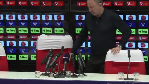 Beşiktaş Teknik Direktörü Sergen Yalçın, kazanmaları gereken bir maçta Eyüpspor ile berabere...