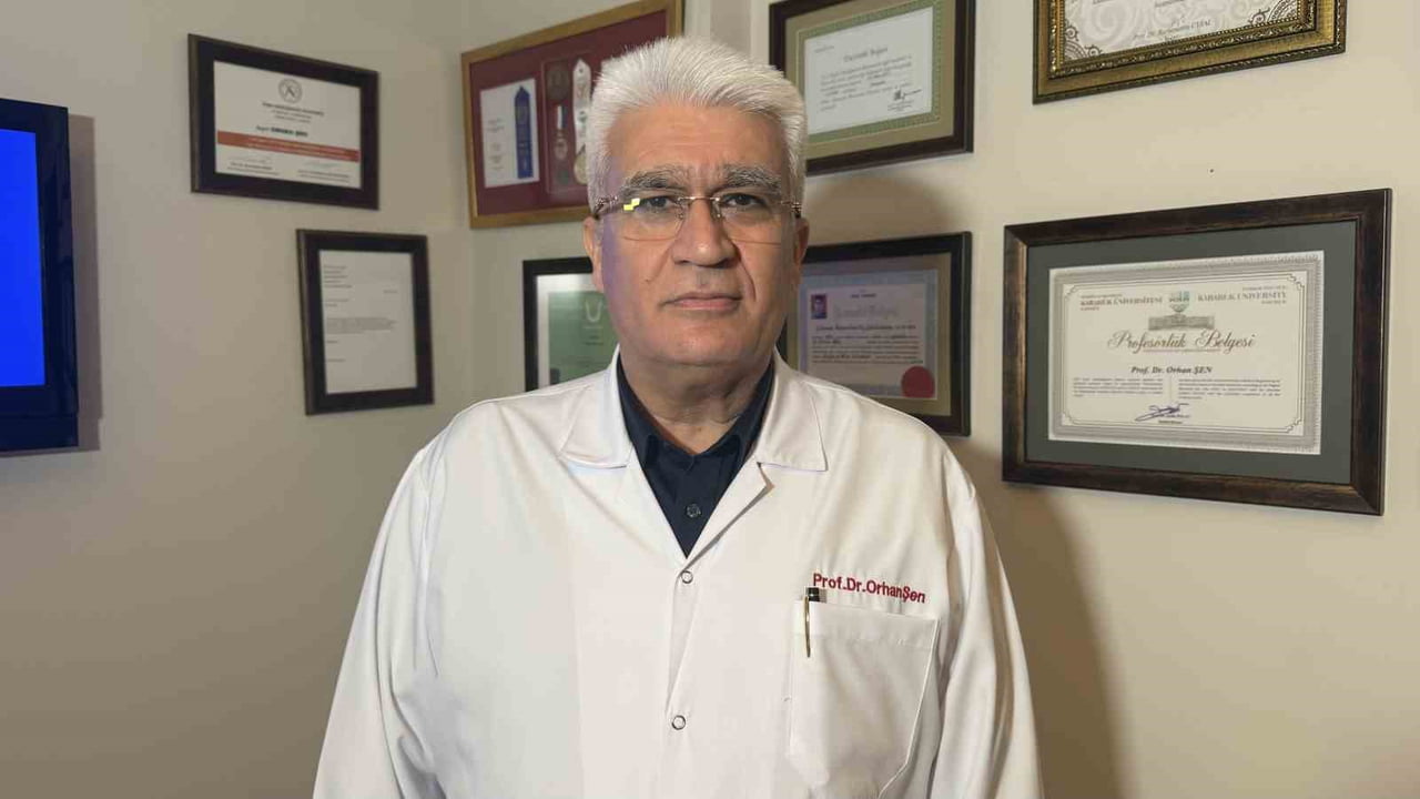 BEYİN, SİNİR VE OMURİLİK CERRAHİSİ UZMANI PROF. DR. ORHAN ŞEN, BEL KAYMASI TANISI ALAN HER...