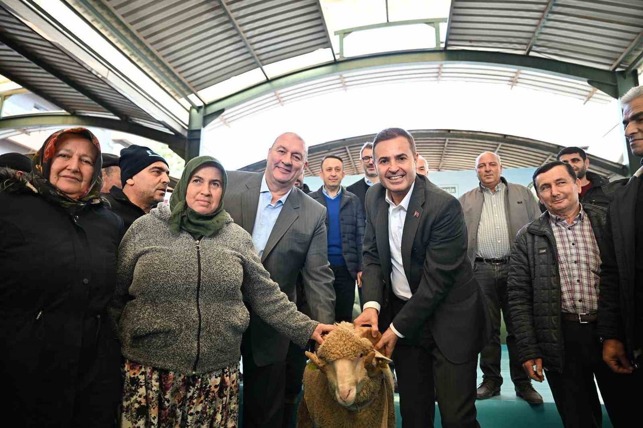 BİGADİÇLİ ÜRETİCİNİN YÜZÜNÜ BAŞKAN AKIN GÜLDÜRDÜ