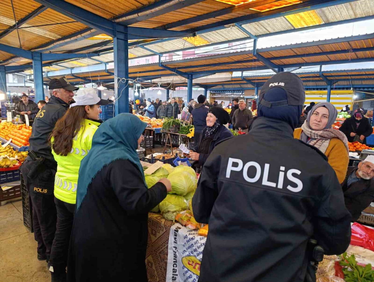 BİLECİK'TE DOLANDIRICILIĞA KARŞI VATANDAŞLARA BİLGİLENDİRME