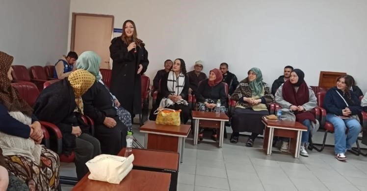 BİLECİK'TE GENÇLER HUZUREVİ SAKİNLERİYLE BULUŞTU