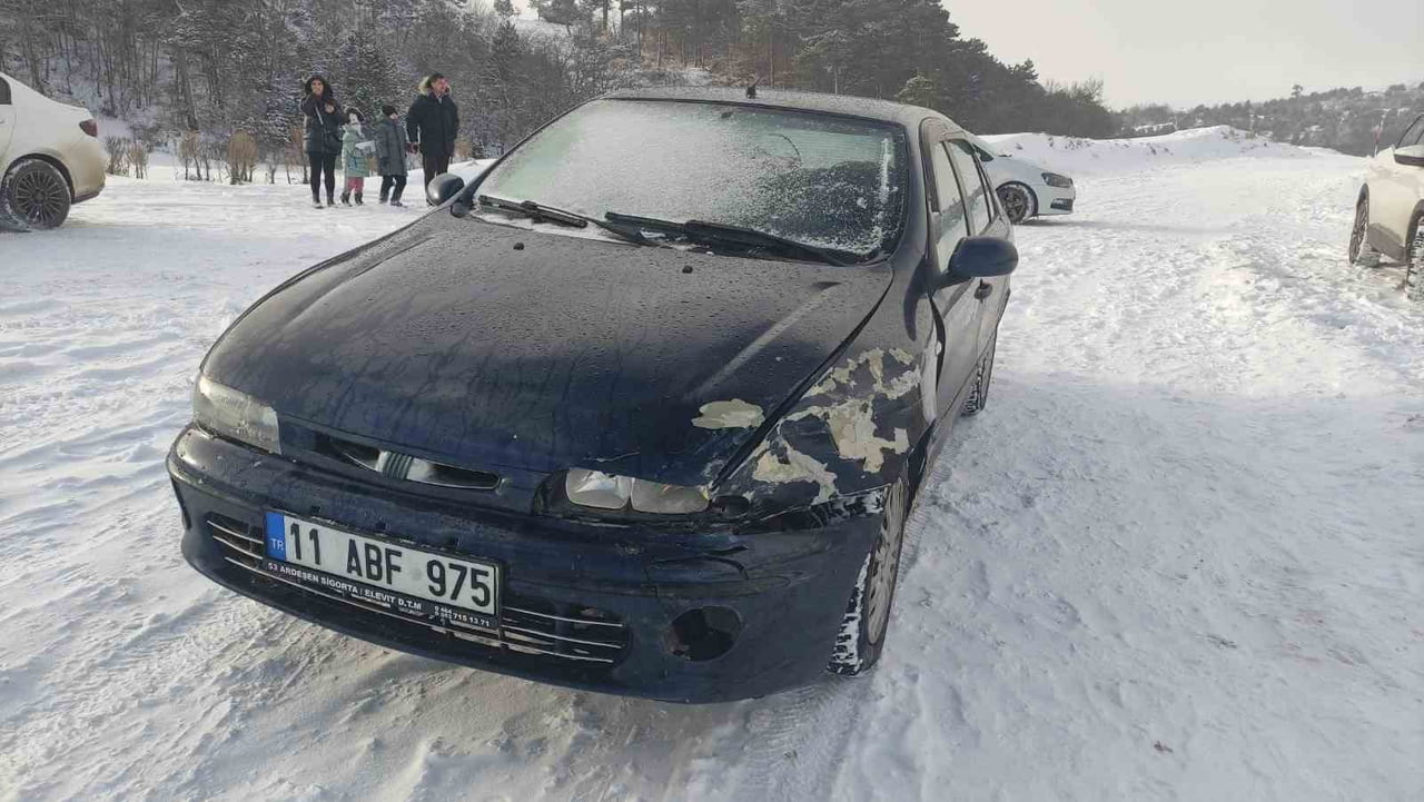 BİLECİK'TE KONTROLDEN ÇIKAN OTOMOBİL KAZAYA NEDEN OLDU: 1 YARALI