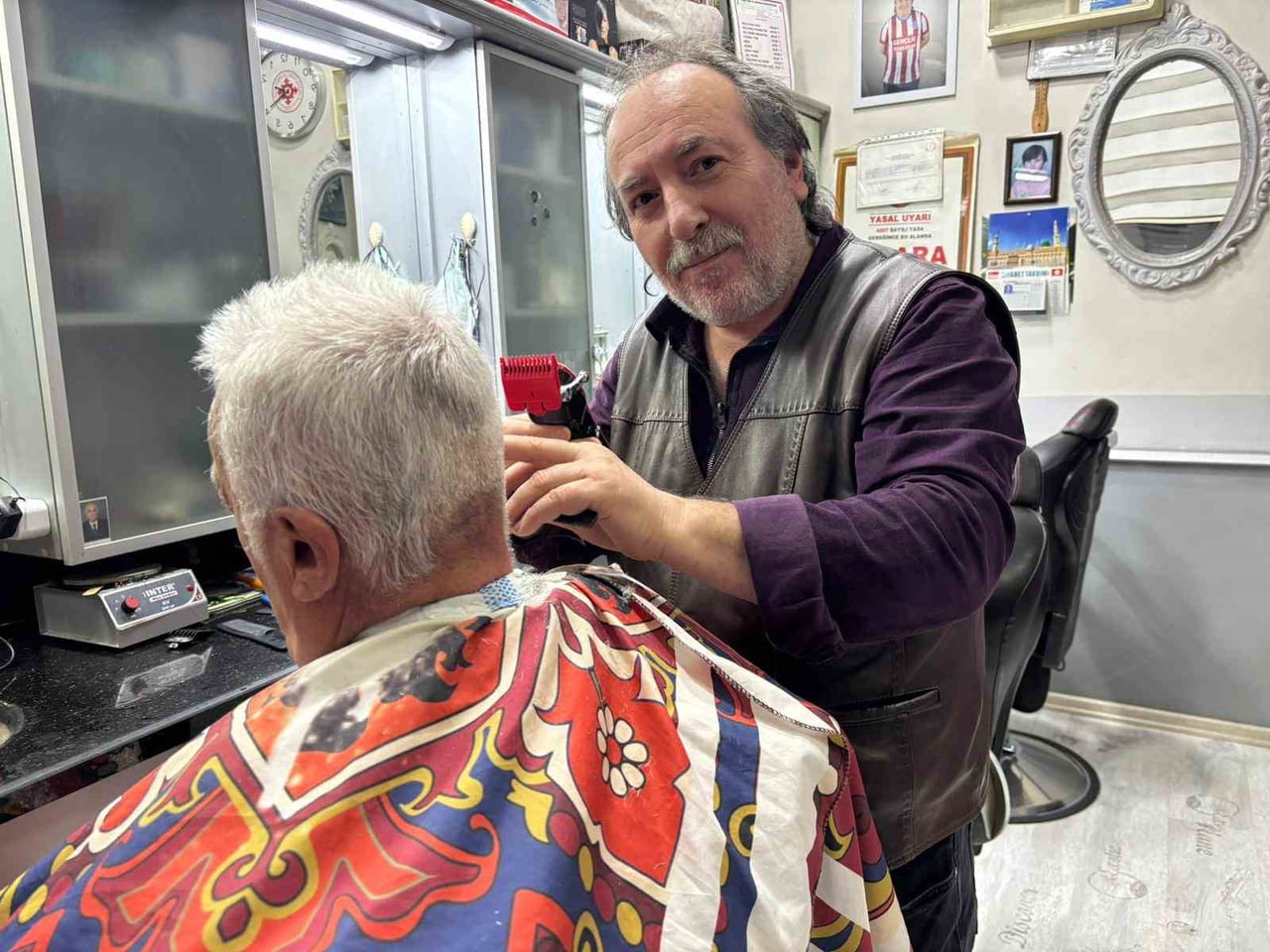 BİLECİK GİYİM, MENSUCAT VE SANATKARLAR ESNAF ODASI, BERBERLERDEN GELEN SAÇ VE SAKAL KESİMİYLE...