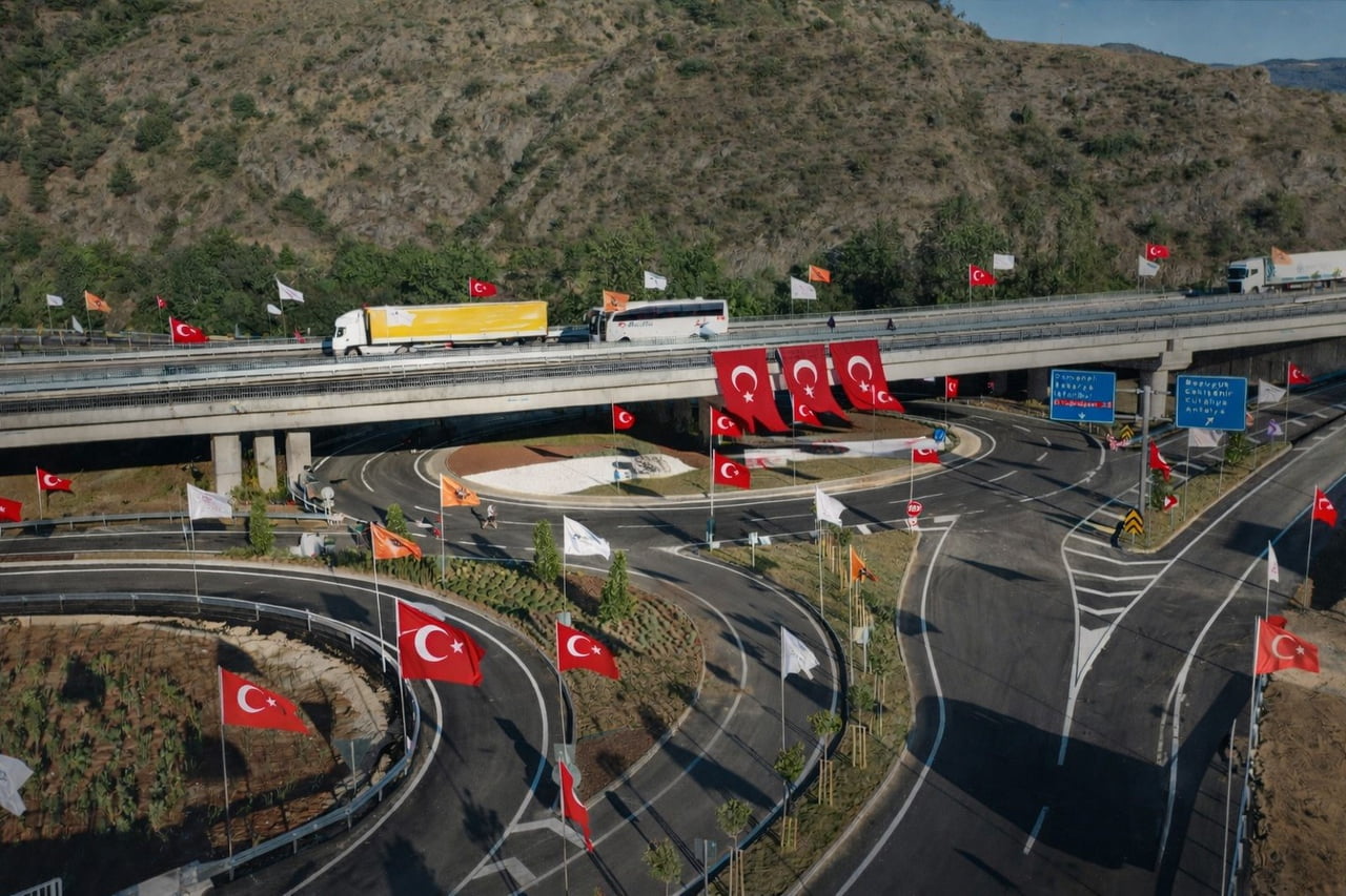 BİLECİK’TE 3 ÖNEMLİ YOL YATIRIM PROGRAMINA DAHİL EDİLDİ