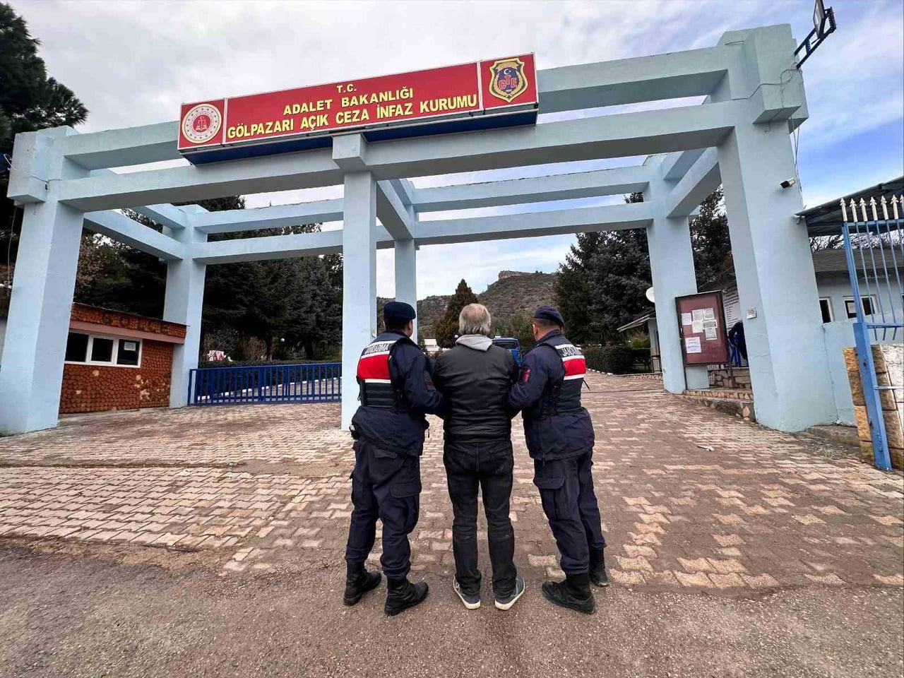 BİLECİK’TE KADINA KARŞI TEHDİT SUÇUNDAN ARANAN ŞAHIS YAKALANDI