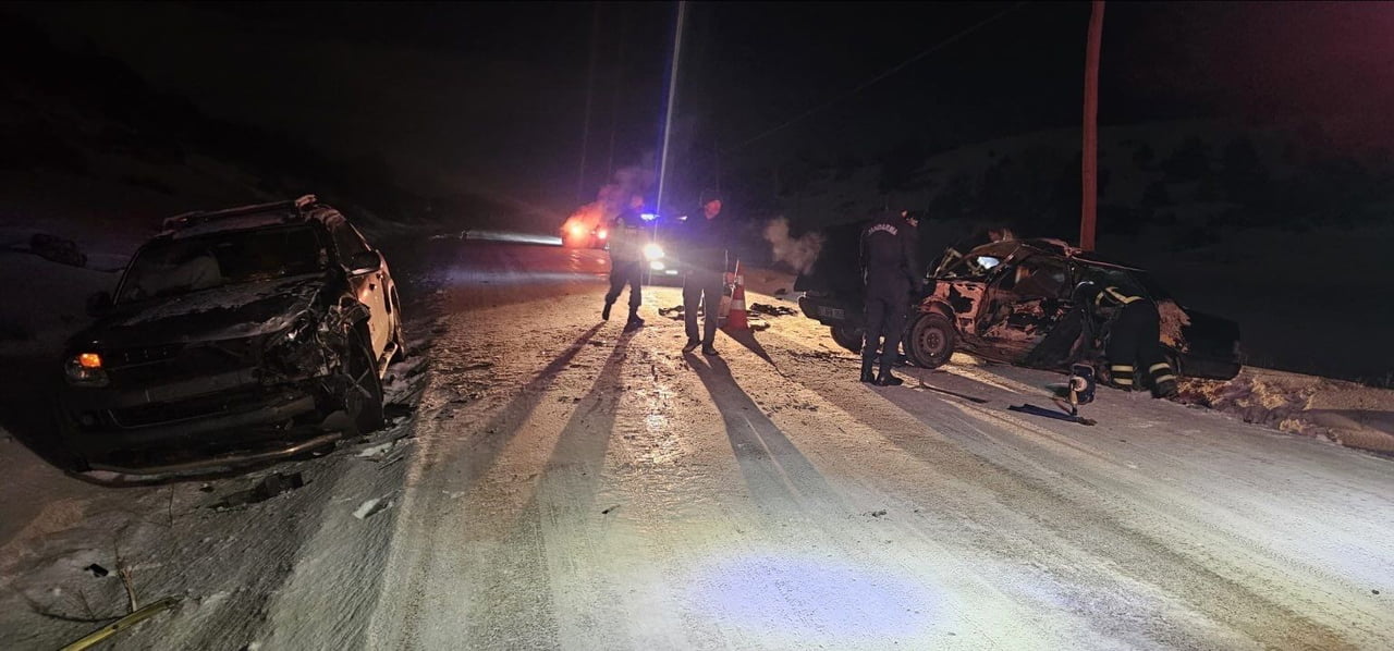 BİLECİK’TE KARŞI ŞERİDE GEÇEN OTOMOBİL KAZAYA NEDEN OLDU: 3 YARALI