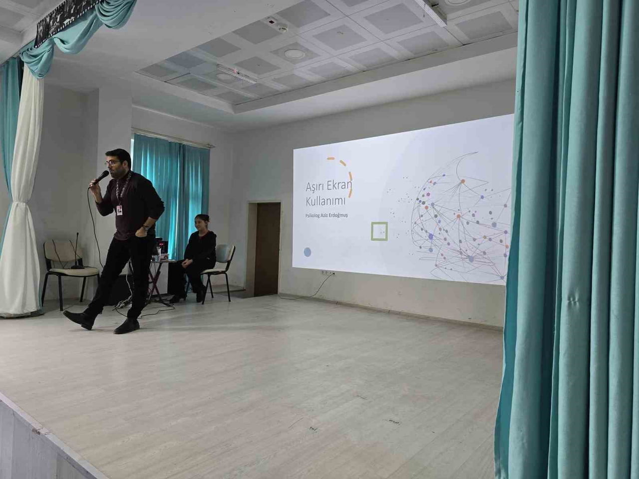 BİLECİK’TE SOSYAL MEDYA BAĞIMLILIĞINA KARŞI FARKINDALIK EĞİTİMİ