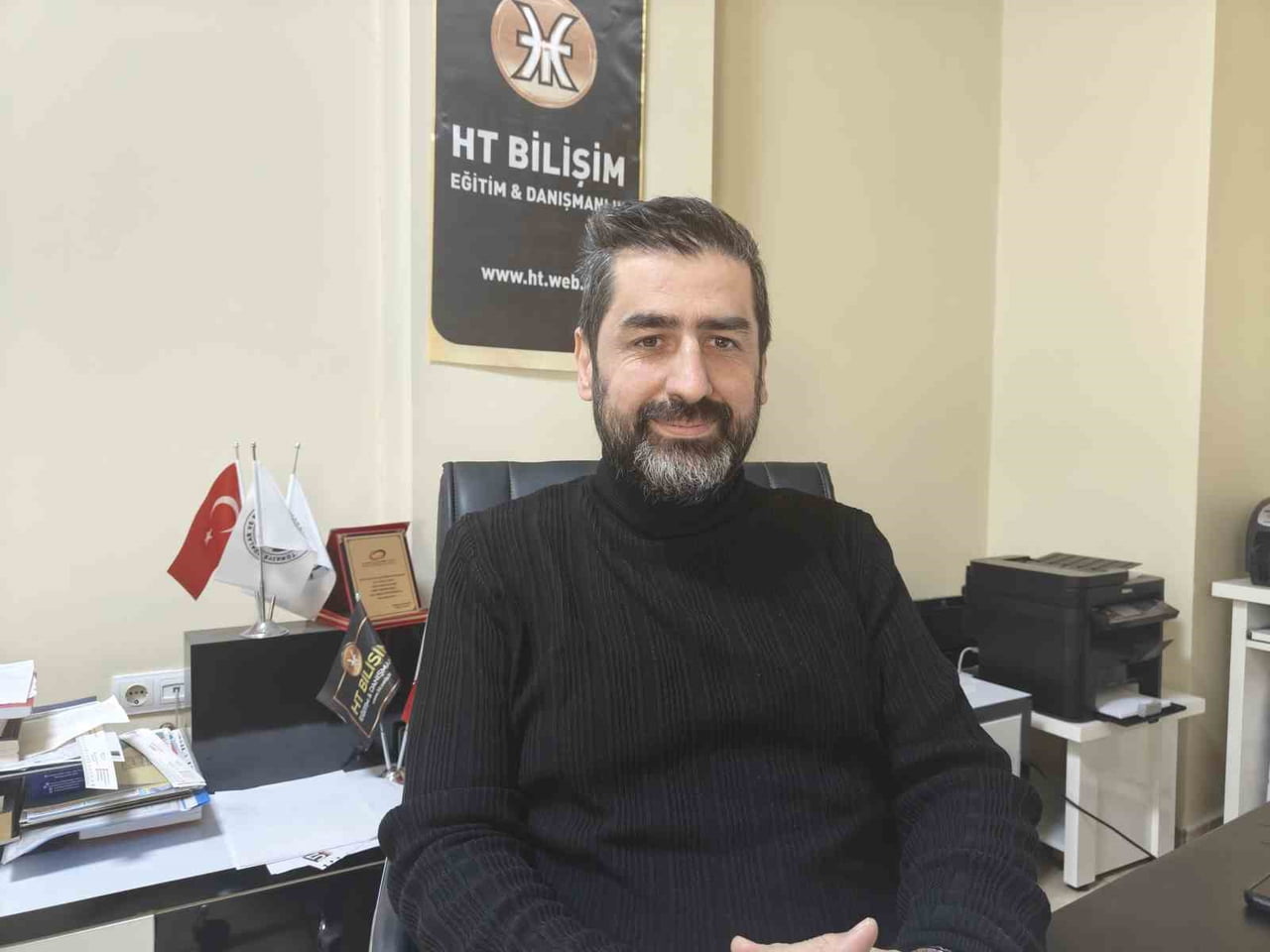 BİLİŞİM UZMANI HAKAN TOPUZOĞLU, BİLİŞİM DÜNYASINDA SON ZAMANLARDA SERVİS SAĞLAYICILARININ...