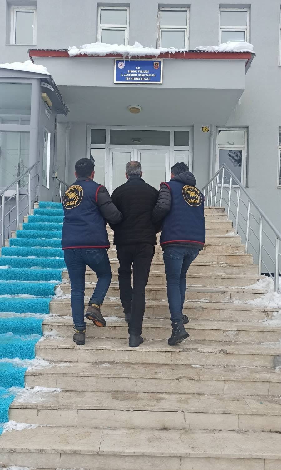 BİNGÖL’DE JANDARMADAN HUZUR OPERASYONU: 6 HÜKÜMLÜ TUTUKLANDI