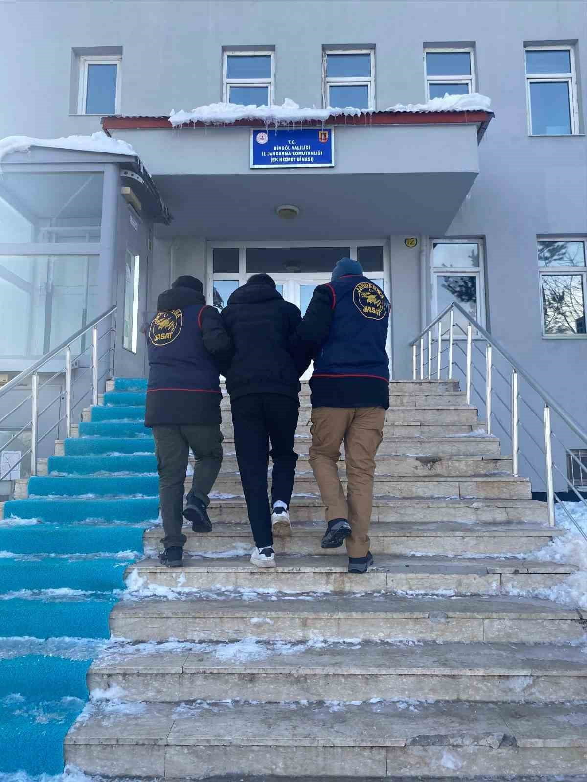 BİNGÖL’DE JANDARMADAN HUZUR OPERASYONU: 6 HÜKÜMLÜ TUTUKLANDI