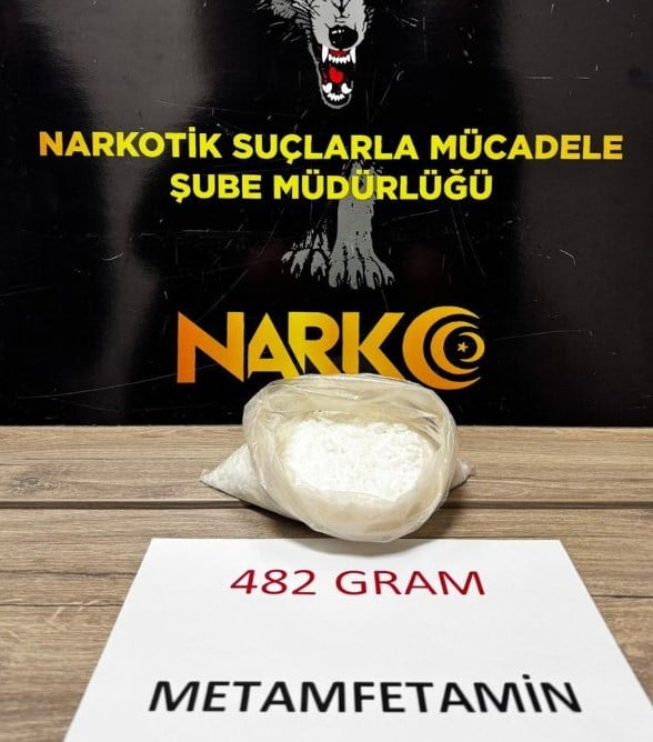 BİNGÖL’DE POLİS EKİPLERİ TARAFINDAN YAPILAN ÇALIŞMADA, 482 GRAM METAMFETAMİN ELE GEÇİRİLİRKEN 1...