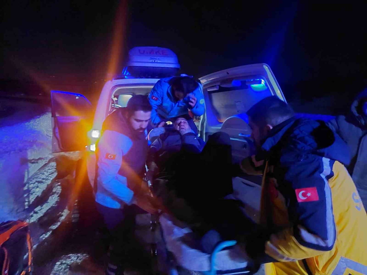 BİNGÖL’DE UMKE’DEN ZORLU KIŞ ŞARTLARINDA HASTA KURTARMA OPERASYONU