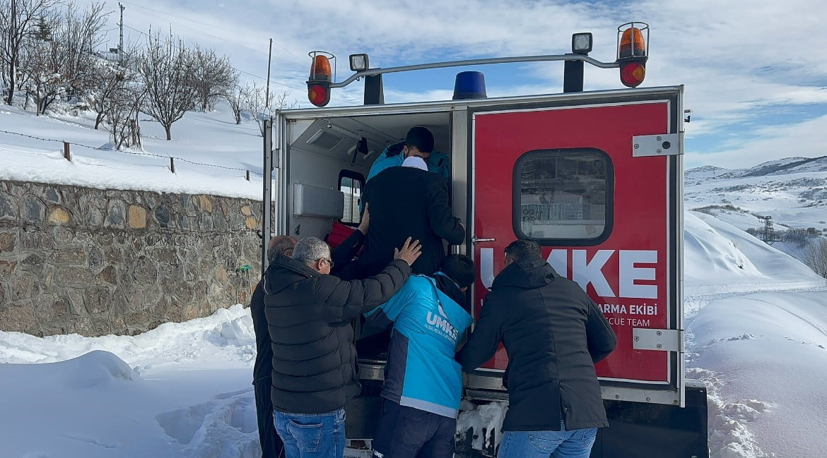 BİNGÖL’DE UMKE’DEN ZORLU KIŞ ŞARTLARINDA HAYAT KURTARAN MÜDAHALE