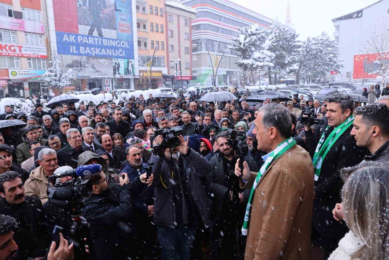 – BİNGÖL VALİSİ AHMET HAMDİ USTA’DAN DUYGUSAL VEDA: “ÇOK GÜZEL BİR ŞEHİRDE VALİLİK...