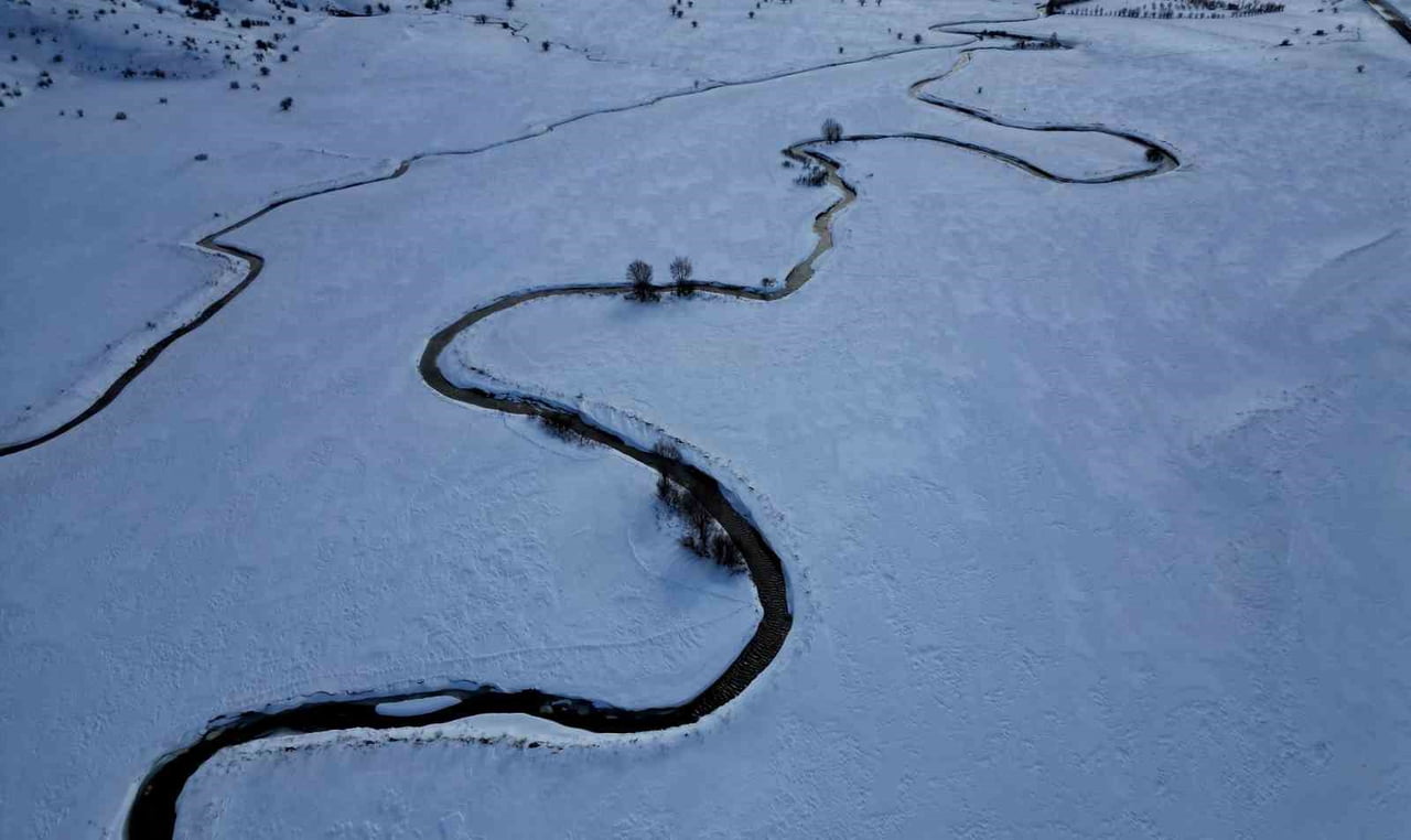 BİTLİS’İN TATVAN İLE HİZAN İLÇELERİNİ BİRBİRİNE BAĞLAYAN KARAYOLU ÜZERİNDE YER ALAN GÜZELDERE...