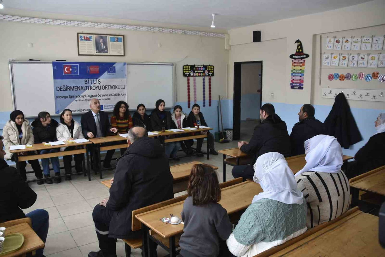 BİTLİS’TE BİR KÖY OKULUNDA EĞİTİM GÖREN ÖĞRENCİLER, ERASMUS+ PROJESİ KAPSAMINDA ÇEKYA’NIN BAŞKENTİ...