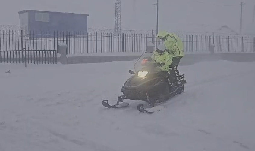 BİTLİS’TE ETKİLİ OLAN ZORLU KIŞ ŞARTLARI, YOĞUN KAR YAĞIŞI VE BUZLANMA NEDENİYLE ULAŞIMDA ZAMAN...