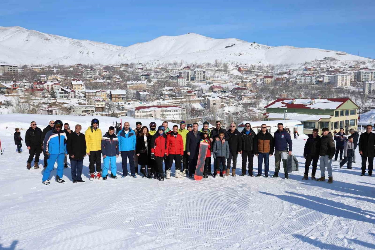 BİTLİS VALİSİ AHMET KARAKAYA, 2025–2026 SEZONU TÜRKİYE KAYAK FEDERASYONU FAALİYET PROGRAMI...