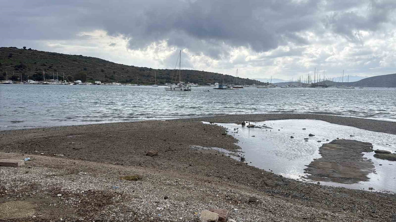 BODRUM’DA DENİZ ÇEKİLDİ