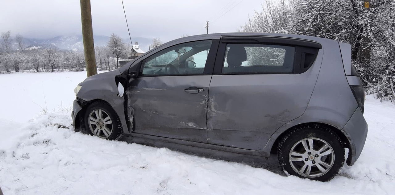 BOLU'NUN MUDURNU İLÇESİNDE ÇARPIŞAN OTOMOBİLLERDEKİ 3 SAĞLIK PERSONELİ İLE HAMİLE KADIN KAZAYI...