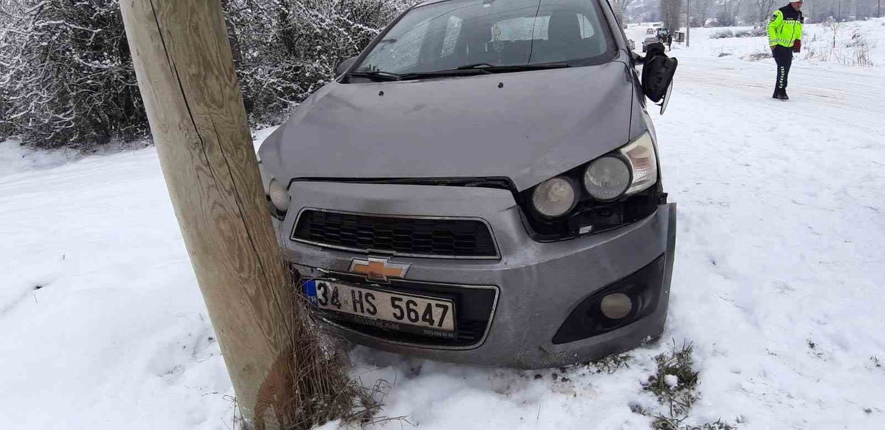 BOLU'NUN MUDURNU İLÇESİNDE ÇARPIŞAN OTOMOBİLLERDEKİ 3 SAĞLIK PERSONELİ İLE HAMİLE KADIN KAZAYI...