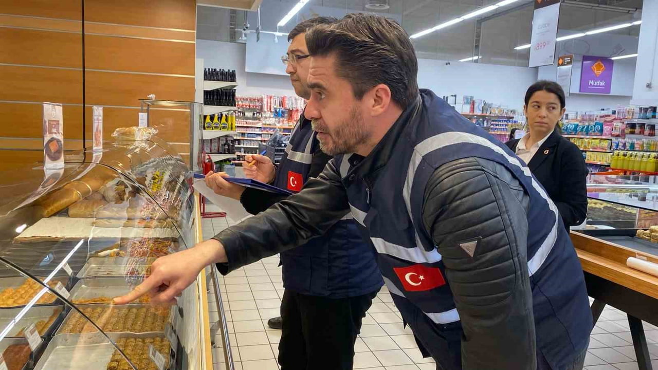 BOLU’DA TİCARET İL MÜDÜRLÜĞÜ TARAFINDAN YAKLAŞAN RAMAZAN AYI ÖNCESİ ŞEHİRDEKİ İŞLETMELERE YÖNELİK...