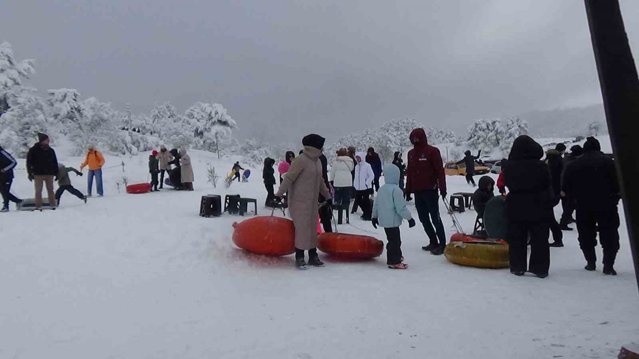 BOLU’NUN DOĞA HARİKASI ABANT GÖLÜ MİLLİ PARKI’NDA SÖMESTR HAREKETLİLİĞİ YAŞANIRKEN, ÖRENCİK KÖYÜ...