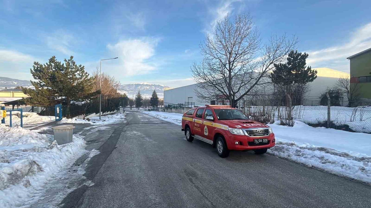 BOLU ORGANİZE SANAYİ BÖLGESİ’NDE (OSB) BİR MOBİLYA İMALAT FABRİKASINDA ÇIKAN YANGIN KISA SÜRELİ...