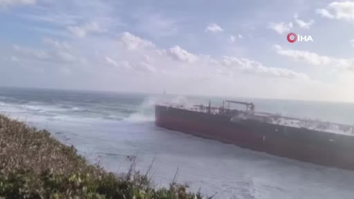 Bozcaada açıklarında boş ham petrol tankeri karaya oturdu