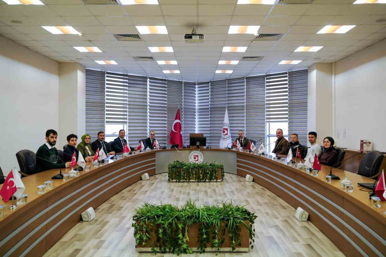 BŞEÜ’DE SATRANÇ ETKİNLİĞİNDE BAŞARI GÖSTERENLER ÖDÜLLENDİRİLDİ