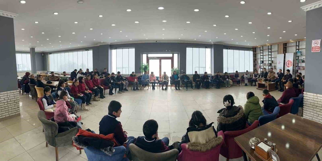 BULANIK KAYMAKAMI ÖMER ÖVÜNÇ KOŞANSU, ‘BİN UMUT TURNASI' PROJESİ KAPSAMINDA ÖĞRENCİLERLE BİR ARAYA...